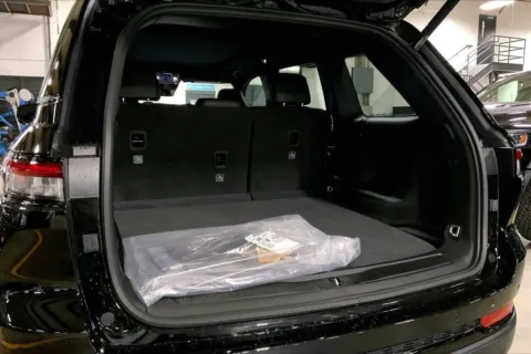 More photos of 2025 Jeep Grand Cherokee GRAND CHEROKEE LIMITED 4X4 at Cable Dahmer Chrysler Dodge Jeep Ram of Kansas City, MO