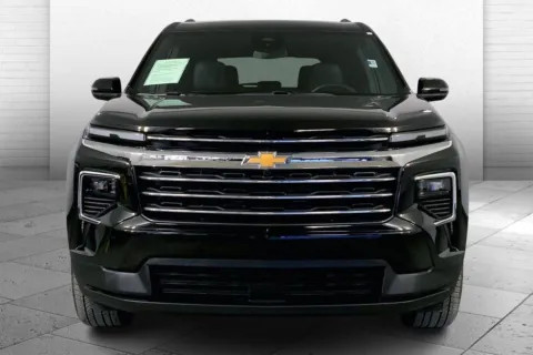 Photos of 2025 Chevrolet Traverse FWD LT for sale in Kansas City, MO at Cable Dahmer Chrysler Dodge Jeep Ram of Kansas City