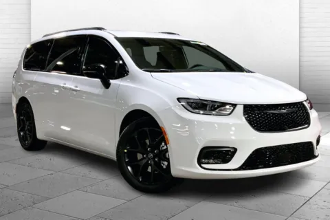 White 2026 Chrysler Pacifica PACIFICA SELECT for sale in Kansas City, MO