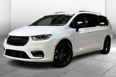 Photos of 2026 Chrysler Pacifica PACIFICA SELECT for sale in Kansas City, MO at Cable Dahmer Chrysler Dodge Jeep Ram of Kansas City