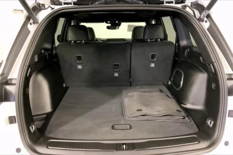 More photos of 2024 Jeep Grand Cherokee Limited 4x4 at Cable Dahmer Chrysler Dodge Jeep Ram of Kansas City, MO