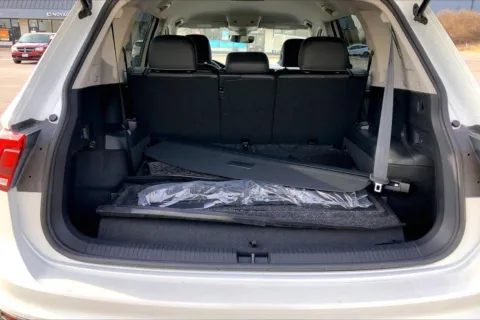 More photos of 2023 Volkswagen Tiguan 2.0T SE at Cable Dahmer Chrysler Dodge Jeep Ram of Kansas City, MO