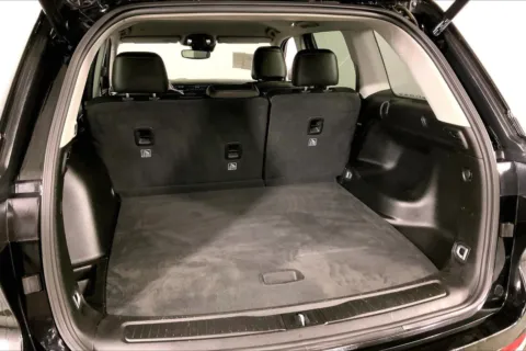 More photos of 2022 Jeep Grand Cherokee Limited 4x4 at Cable Dahmer Chrysler Dodge Jeep Ram of Kansas City, MO