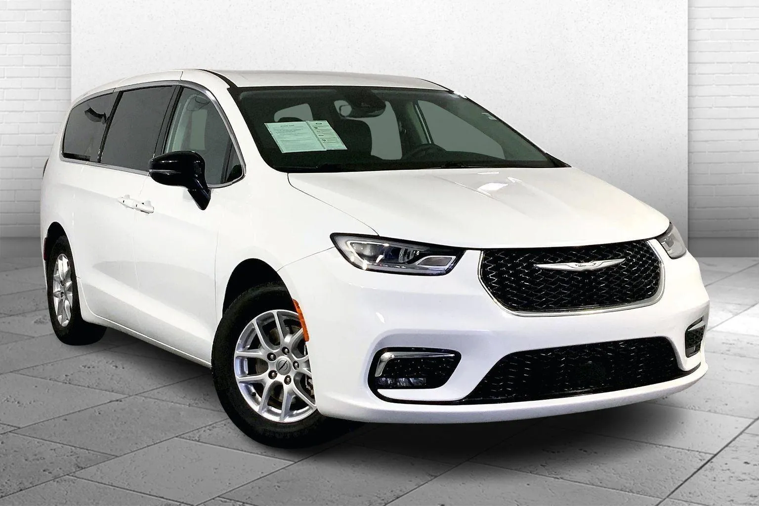 White 2024 Chrysler Pacifica Touring L for sale in Kansas City, MO