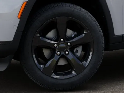 More photos of 2025 Jeep Grand Cherokee L Limited at Cable Dahmer Chrysler Dodge Jeep Ram of Kansas City, MO