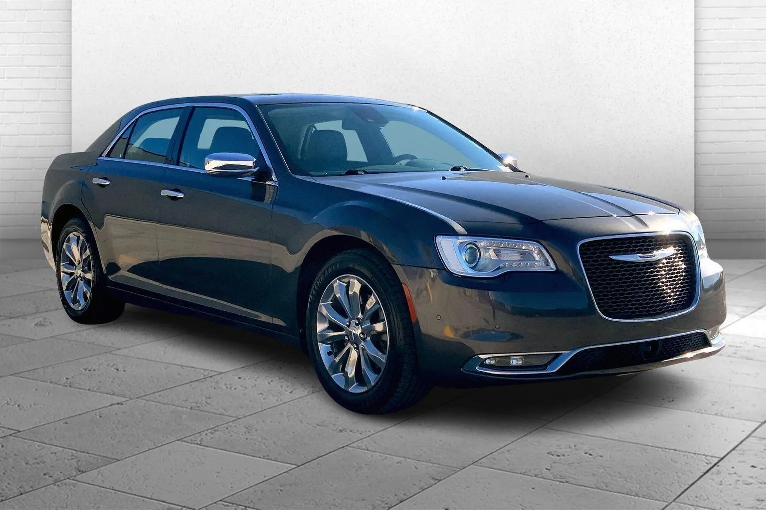 2019 Chrysler 300 Limited's photo