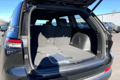 More photos of 2026 Jeep Grand Cherokee GRAND CHEROKEE LIMITED 4X4 at Cable Dahmer Chrysler Dodge Jeep Ram of Kansas City, MO