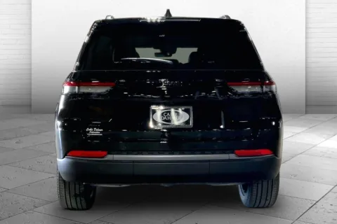 More photos of 2026 Jeep Grand Cherokee GRAND CHEROKEE LIMITED 4X4 at Cable Dahmer Chrysler Dodge Jeep Ram of Kansas City, MO