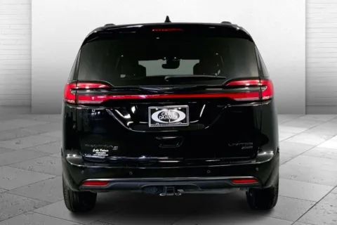Another view of 2024 Chrysler Pacifica Limited AWD for sale in Kansas City, MO at Cable Dahmer Chrysler Dodge Jeep Ram of Kansas City