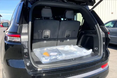 More photos of 2026 Jeep Grand Cherokee GRAND CHEROKEE L LIMITED RESERVE 4X4 at Cable Dahmer Chrysler Dodge Jeep Ram of Kansas City, MO