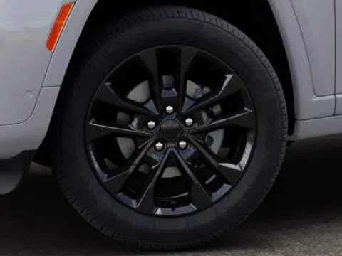 More photos of 2026 Jeep Grand Cherokee GRAND CHEROKEE LIMITED RESERVE 4X4 at Cable Dahmer Chrysler Dodge Jeep Ram of Kansas City, MO