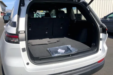 More photos of 2026 Jeep Grand Cherokee GRAND CHEROKEE LIMITED 4X4 at Cable Dahmer Chrysler Dodge Jeep Ram of Kansas City, MO