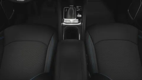 More photos of 2026 Jeep Compass COMPASS LATITUDE ALTITUDE 4X4 at Cable Dahmer Chrysler Dodge Jeep Ram of Kansas City, MO