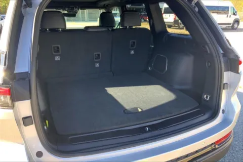 More photos of 2025 Jeep Grand Cherokee Limited at Cable Dahmer Chrysler Dodge Jeep Ram of Kansas City, MO