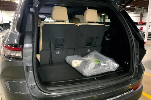 More photos of 2025 Jeep Grand Cherokee L Limited at Cable Dahmer Chrysler Dodge Jeep Ram of Kansas City, MO