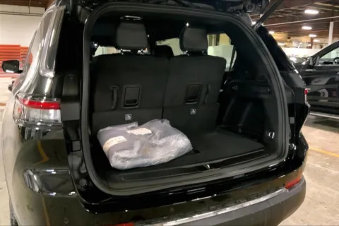More photos of 2025 Jeep Grand Cherokee L Limited at Cable Dahmer Chrysler Dodge Jeep Ram of Kansas City, MO