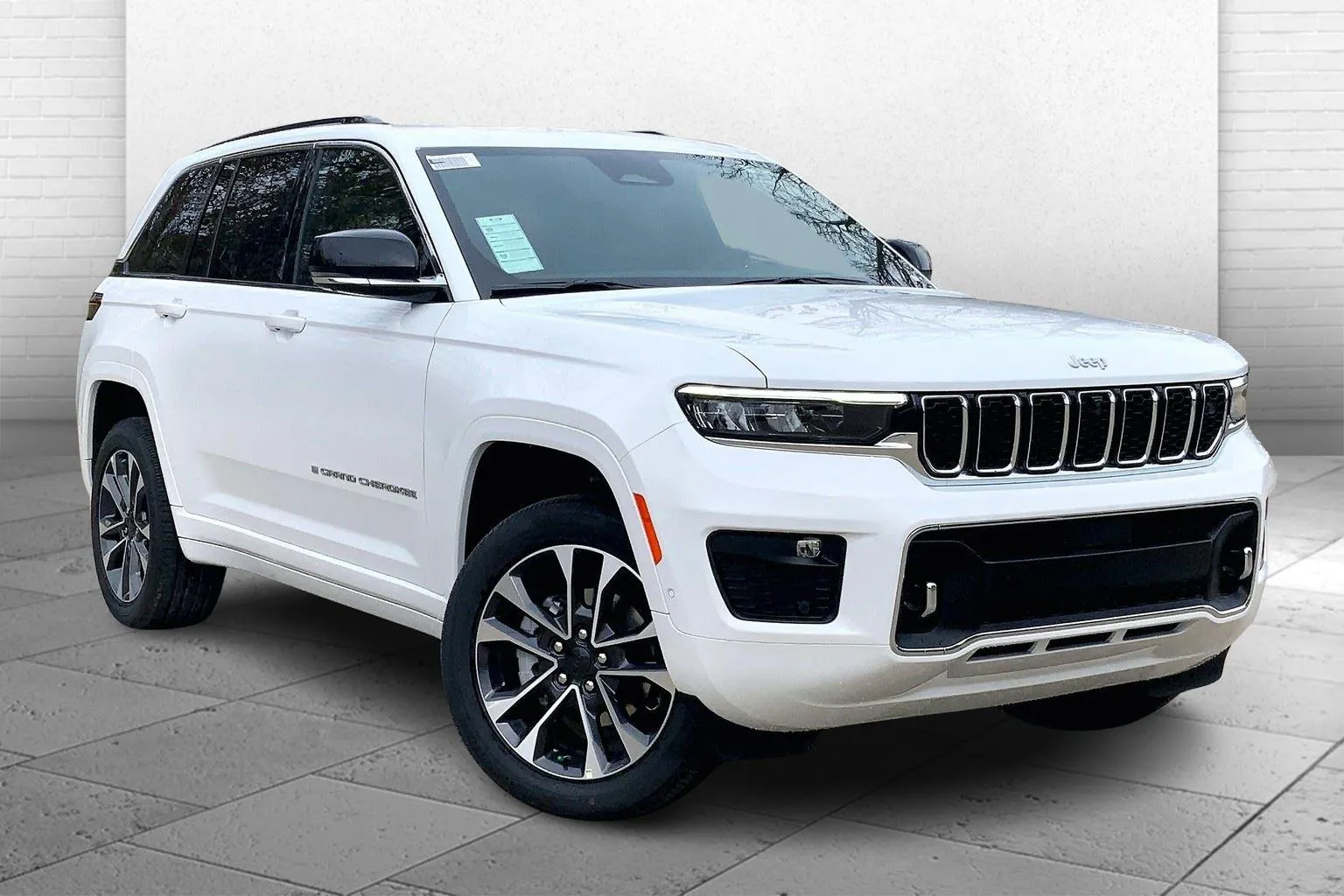 White 2025 Jeep Grand Cherokee GRAND CHEROKEE OVERLAND 4X4 for sale in Kansas City, MO