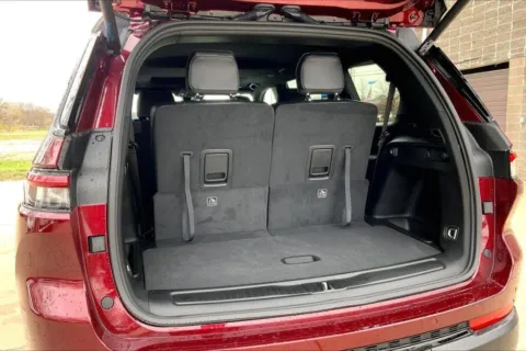More photos of 2025 Jeep Grand Cherokee L Altitude X at Cable Dahmer Chrysler Dodge Jeep Ram of Kansas City, MO