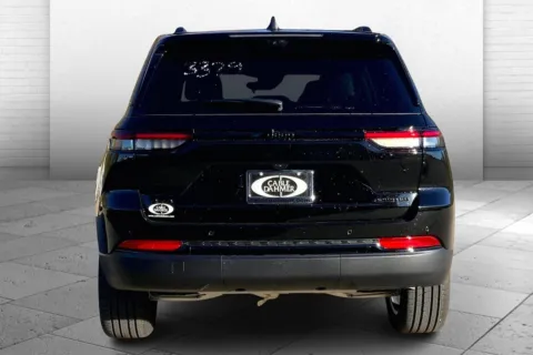 More photos of 2025 Jeep Grand Cherokee Limited at Cable Dahmer Chrysler Dodge Jeep Ram of Kansas City, MO