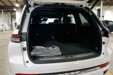 More photos of 2025 Jeep Grand Cherokee GRAND CHEROKEE OVERLAND 4X4 at Cable Dahmer Chrysler Dodge Jeep Ram of Kansas City, MO