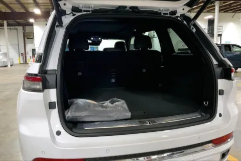 More photos of 2025 Jeep Grand Cherokee Overland at Cable Dahmer Chrysler Dodge Jeep Ram of Kansas City, MO