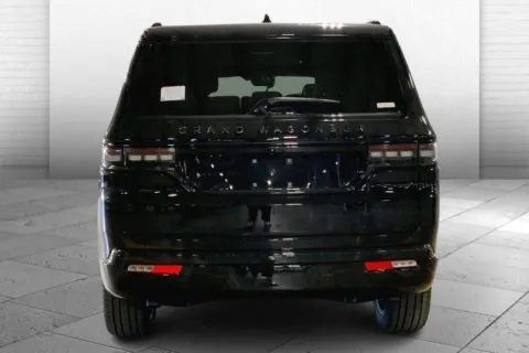 More photos of 2025 Jeep Grand Wagoneer Series III Obsidian at Cable Dahmer Chrysler Dodge Jeep Ram of Kansas City, MO