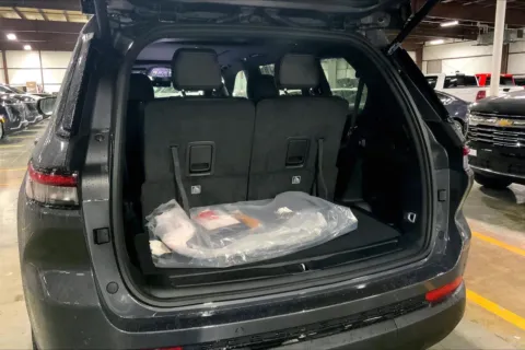 More photos of 2025 Jeep Grand Cherokee L Limited at Cable Dahmer Chrysler Dodge Jeep Ram of Kansas City, MO