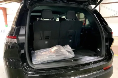 More photos of 2025 Jeep Grand Cherokee L Laredo X at Cable Dahmer Chrysler Dodge Jeep Ram of Kansas City, MO