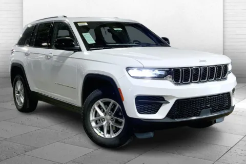 White 2025 Jeep Grand Cherokee Laredo X for sale in Kansas City, MO