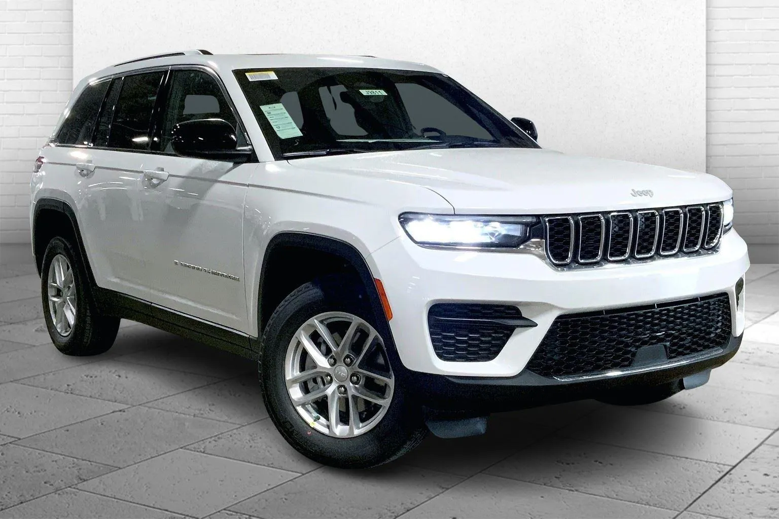 2025 Jeep Grand Cherokee GRAND CHEROKEE LAREDO X 4X4 for sale in Kansas City, MO