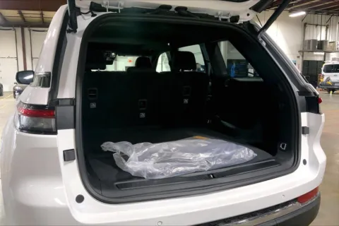 More photos of 2025 Jeep Grand Cherokee Laredo X at Cable Dahmer Chrysler Dodge Jeep Ram of Kansas City, MO