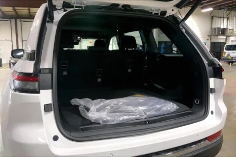 More photos of 2025 Jeep Grand Cherokee Laredo X at Cable Dahmer Chrysler Dodge Jeep Ram of Kansas City, MO