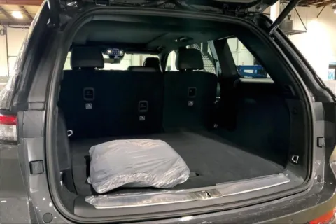 More photos of 2025 Jeep Grand Cherokee Overland at Cable Dahmer Chrysler Dodge Jeep Ram of Kansas City, MO