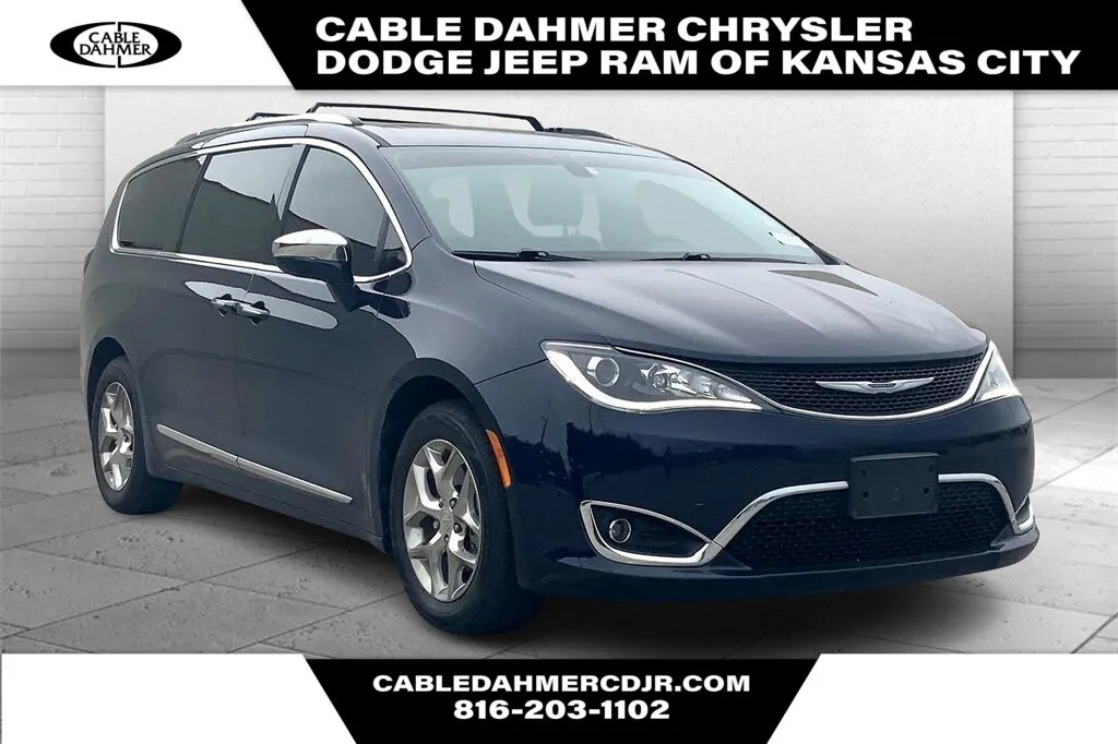 Blue 2018 Chrysler Pacifica Limited for sale in Kansas City, MO