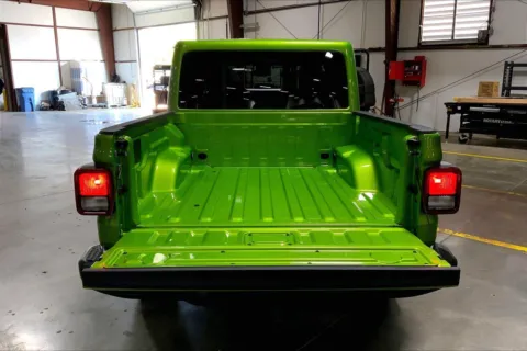More photos of 2025 Jeep Gladiator High Tide at Cable Dahmer Chrysler Dodge Jeep Ram of Kansas City, MO