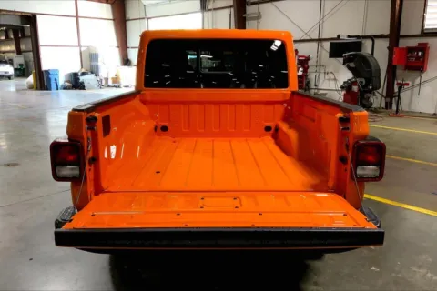 More photos of 2025 Jeep Gladiator High Tide at Cable Dahmer Chrysler Dodge Jeep Ram of Kansas City, MO