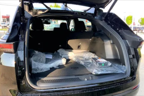 More photos of 2025 Jeep Wagoneer S Limited at Cable Dahmer Chrysler Dodge Jeep Ram of Kansas City, MO