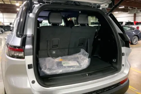 More photos of 2025 Jeep Grand Cherokee L Limited at Cable Dahmer Chrysler Dodge Jeep Ram of Kansas City, MO