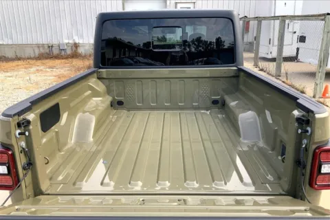More photos of 2025 Jeep Gladiator Willys at Cable Dahmer Chrysler Dodge Jeep Ram of Kansas City, MO