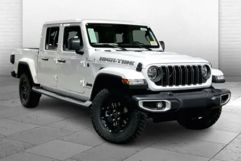 White 2025 Jeep Gladiator High Tide for sale in Kansas City, MO