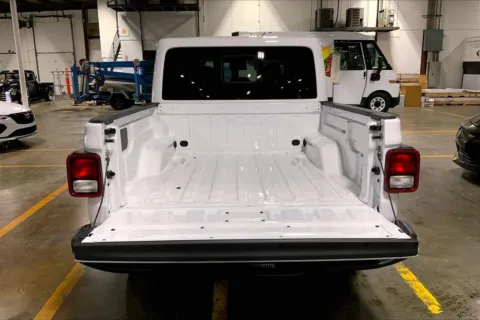 More photos of 2025 Jeep Gladiator High Tide at Cable Dahmer Chrysler Dodge Jeep Ram of Kansas City, MO