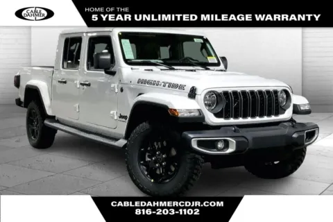White 2025 Jeep Gladiator High Tide for sale in Kansas City, MO