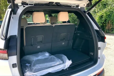 More photos of 2025 Jeep Grand Cherokee L Limited at Cable Dahmer Chrysler Dodge Jeep Ram of Kansas City, MO