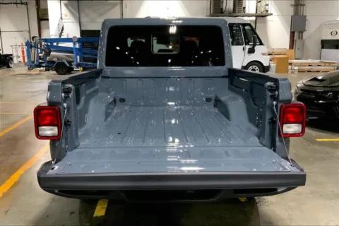 More photos of 2025 Jeep Gladiator High Tide at Cable Dahmer Chrysler Dodge Jeep Ram of Kansas City, MO