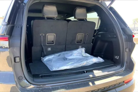 More photos of 2025 Jeep Grand Cherokee L Altitude X at Cable Dahmer Chrysler Dodge Jeep Ram of Kansas City, MO