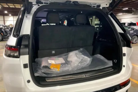 More photos of 2025 Jeep Grand Cherokee L Summit Reserve at Cable Dahmer Chrysler Dodge Jeep Ram of Kansas City, MO