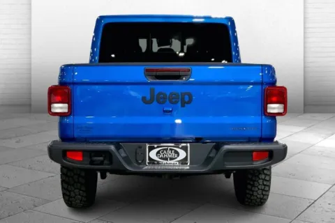 More photos of 2025 Jeep Gladiator High Tide at Cable Dahmer Chrysler Dodge Jeep Ram of Kansas City, MO