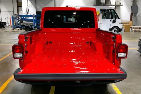More photos of 2025 Jeep Gladiator High Tide at Cable Dahmer Chrysler Dodge Jeep Ram of Kansas City, MO