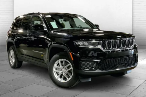 Black 2025 Jeep Grand Cherokee Laredo X for sale in Kansas City, MO