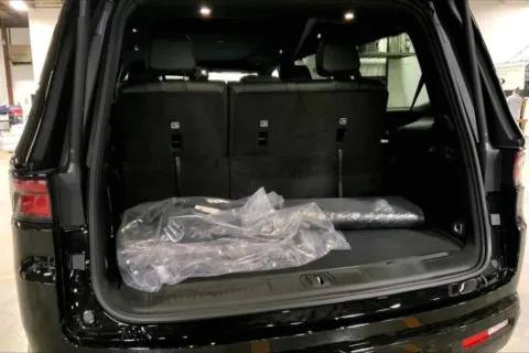More photos of 2025 Jeep Wagoneer Series II Carbide at Cable Dahmer Chrysler Dodge Jeep Ram of Kansas City, MO